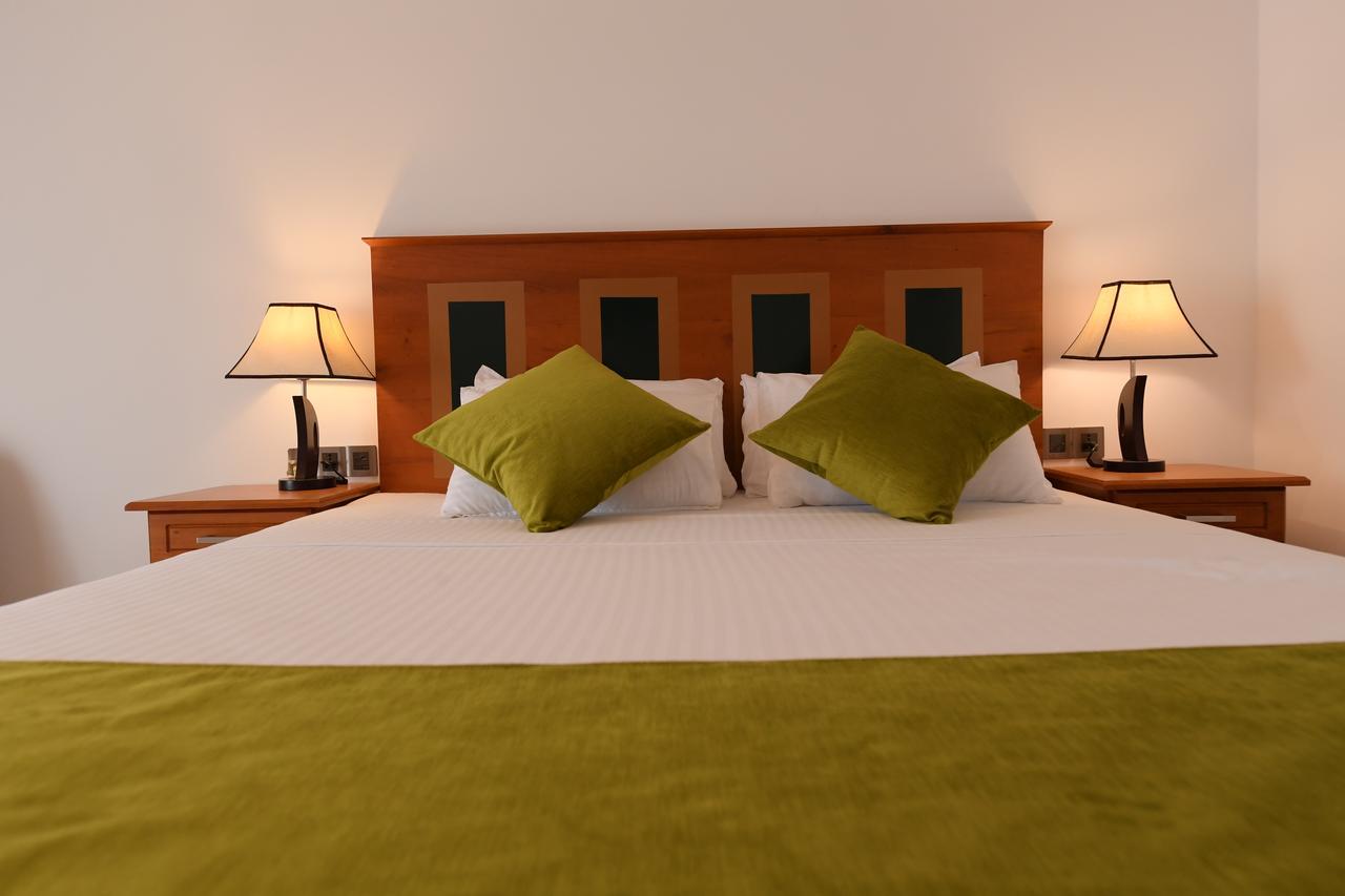 Seasons Hotel クルネーガラ エクステリア 写真